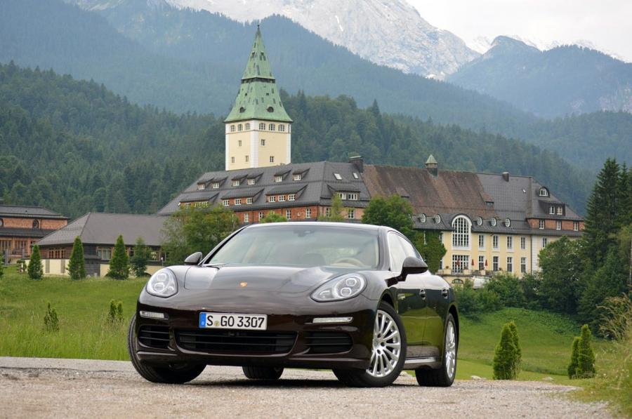  Porsche Panamera S E-Hybrid 2014 года  (фото 43 из 50)